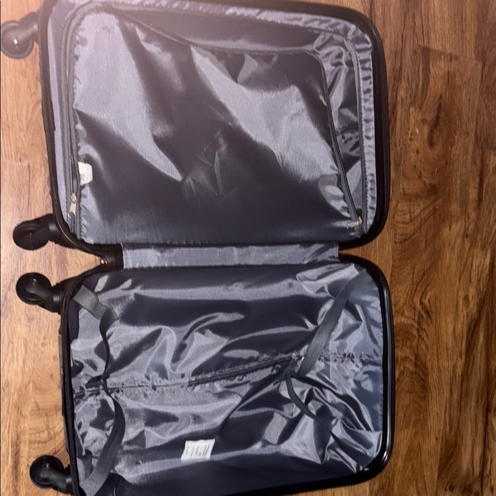 Blue Tag Shell Suitcase With Wheels - image 4